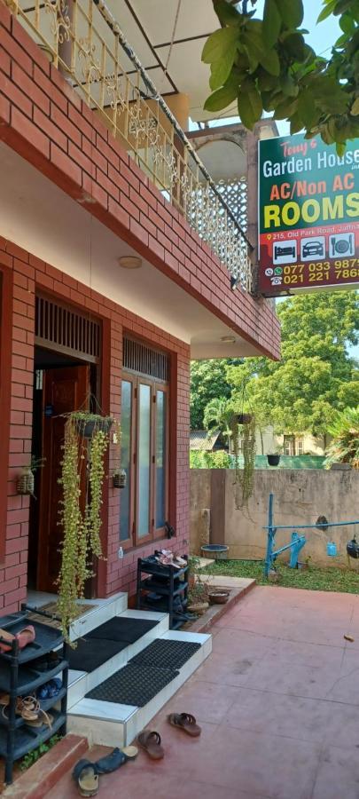Tony'S Garden House Back Packers Inn 자프나 외부 사진