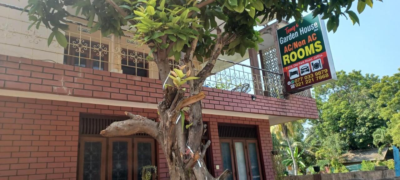 Tony'S Garden House Back Packers Inn 자프나 외부 사진