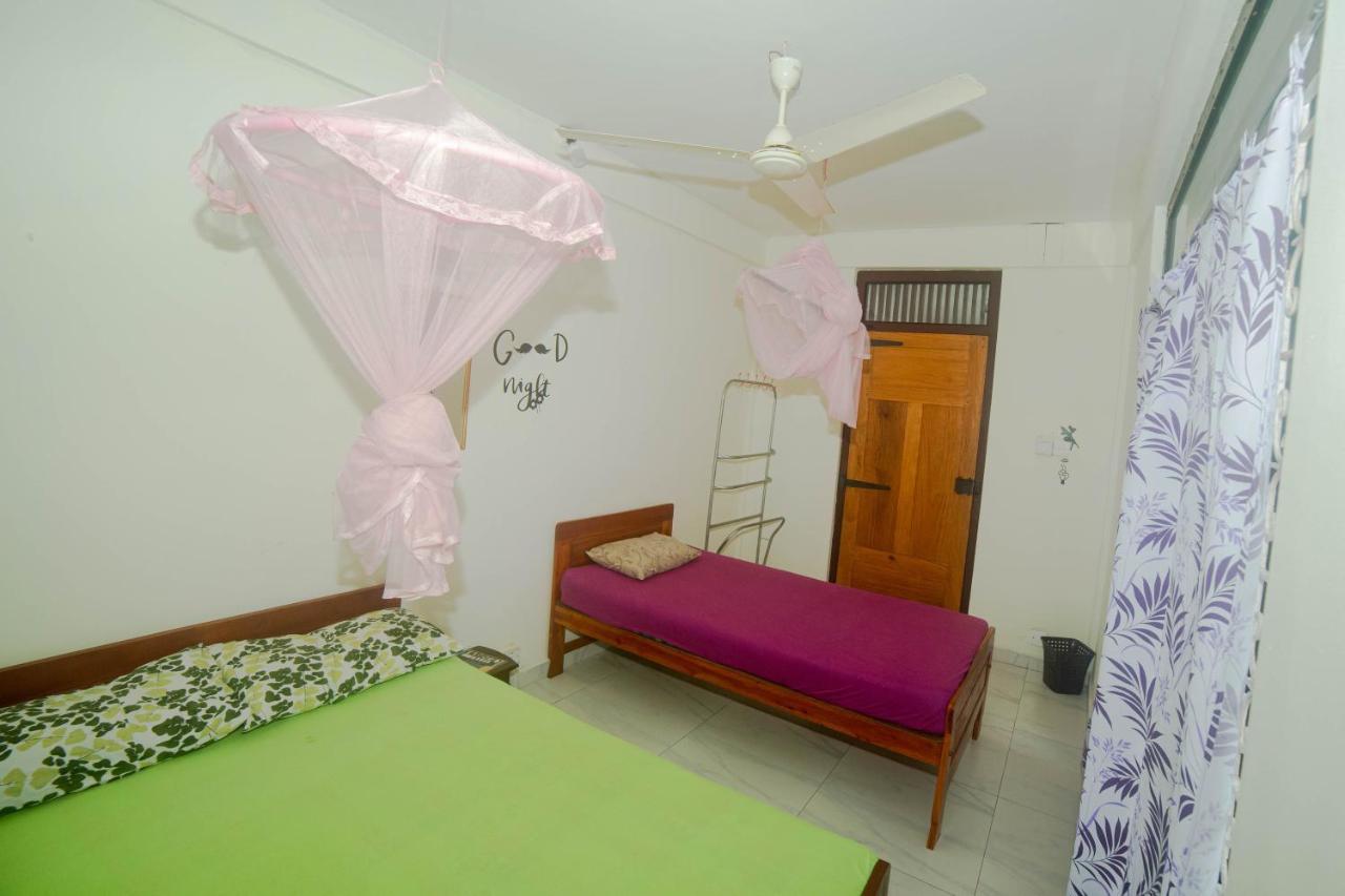 Tony'S Garden House Back Packers Inn 자프나 외부 사진