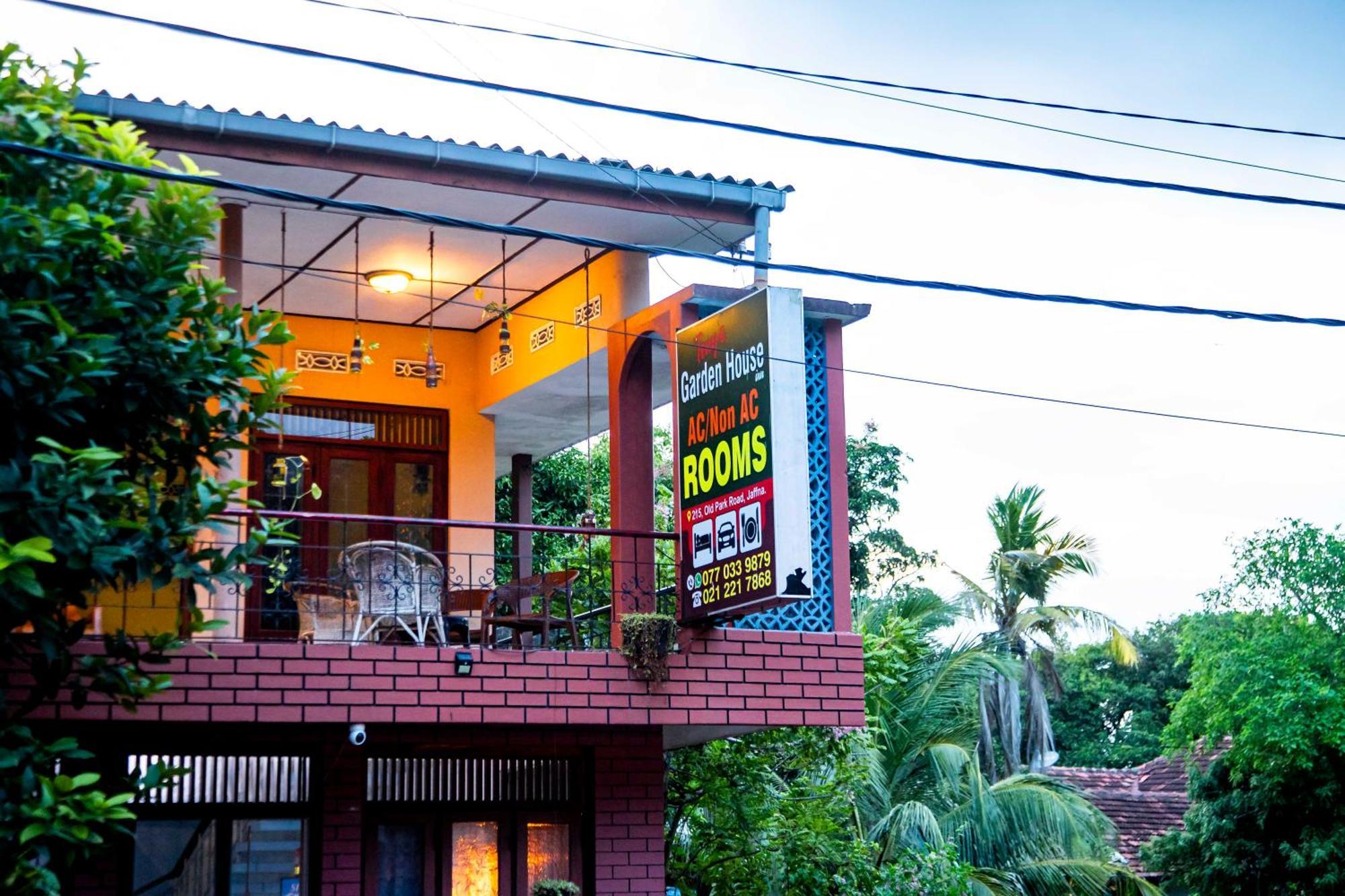 Tony'S Garden House Back Packers Inn 자프나 외부 사진