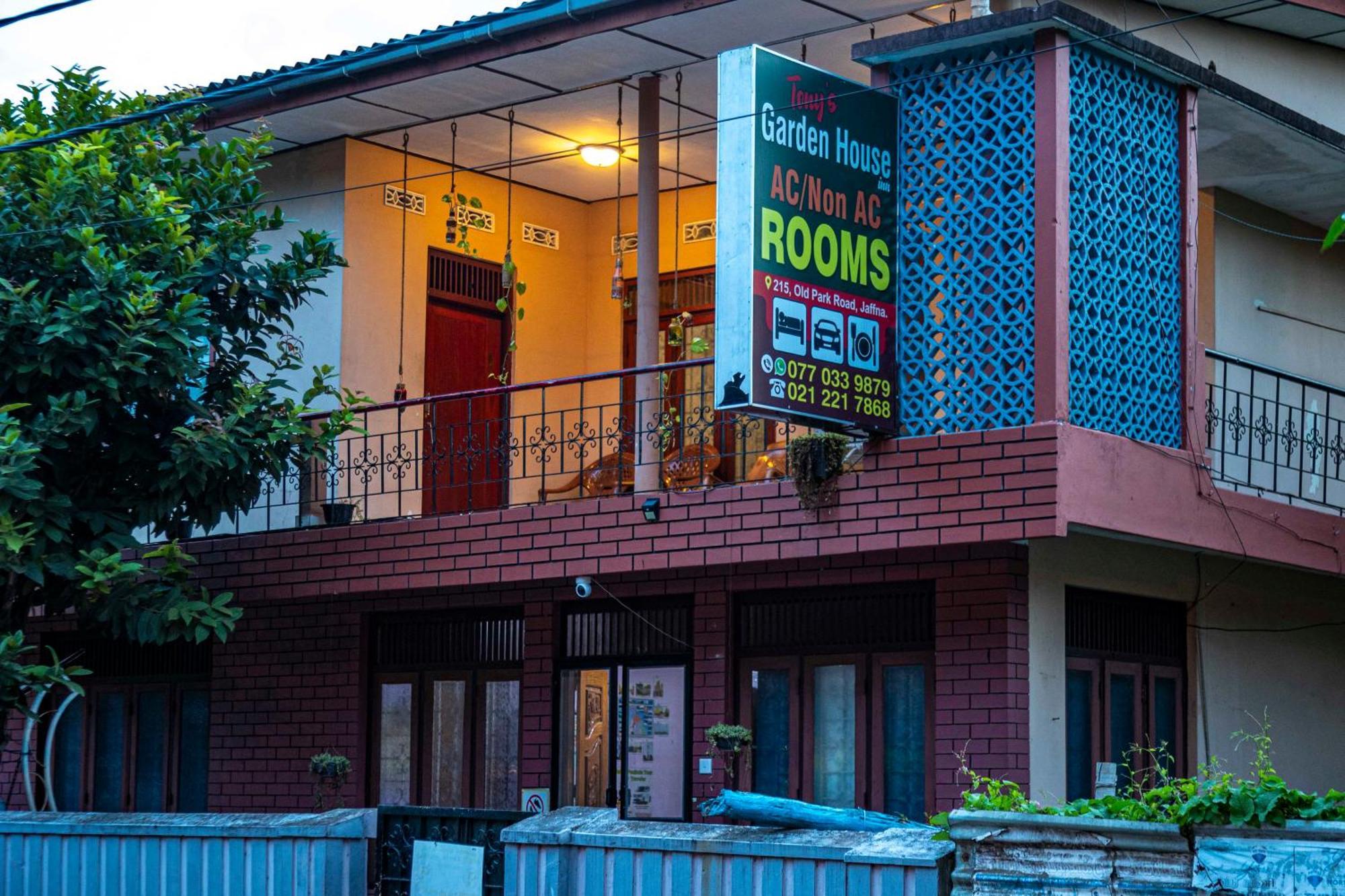 Tony'S Garden House Back Packers Inn 자프나 외부 사진