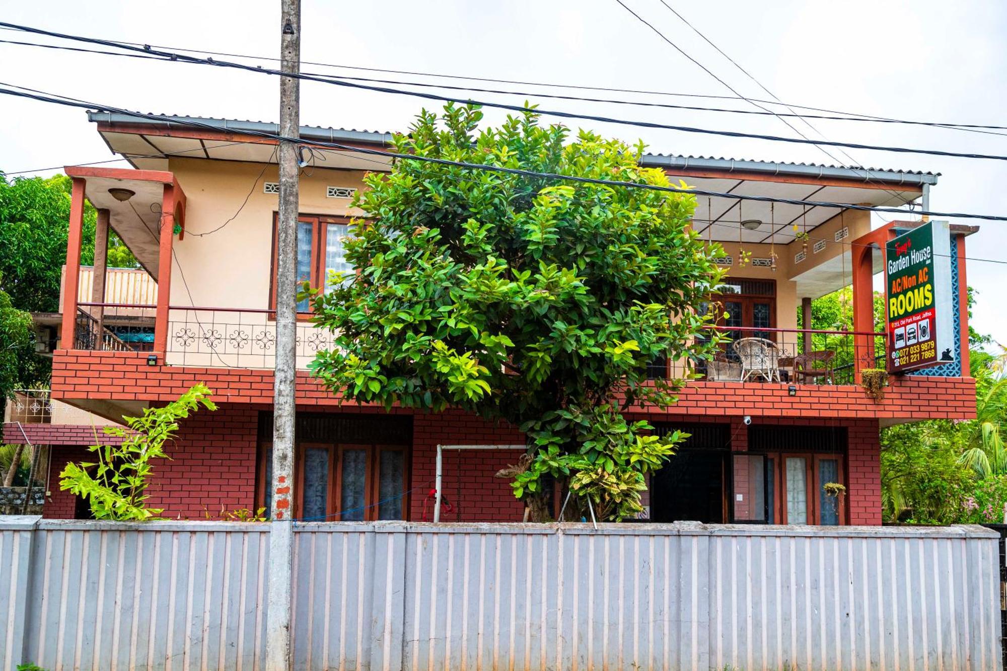 Tony'S Garden House Back Packers Inn 자프나 외부 사진